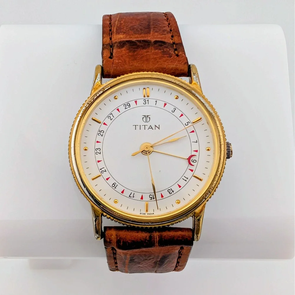 Titan 366YAA 4 Hand Pointer Date Gold Tone Quartz Watch Brown Leather 32mm